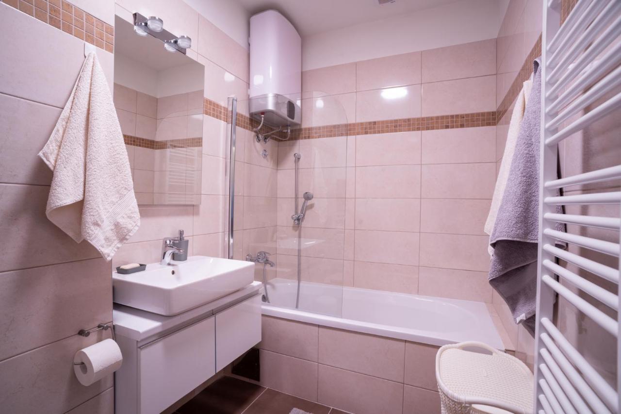 Apartman G8 Deluxe Пале Екстер'єр фото